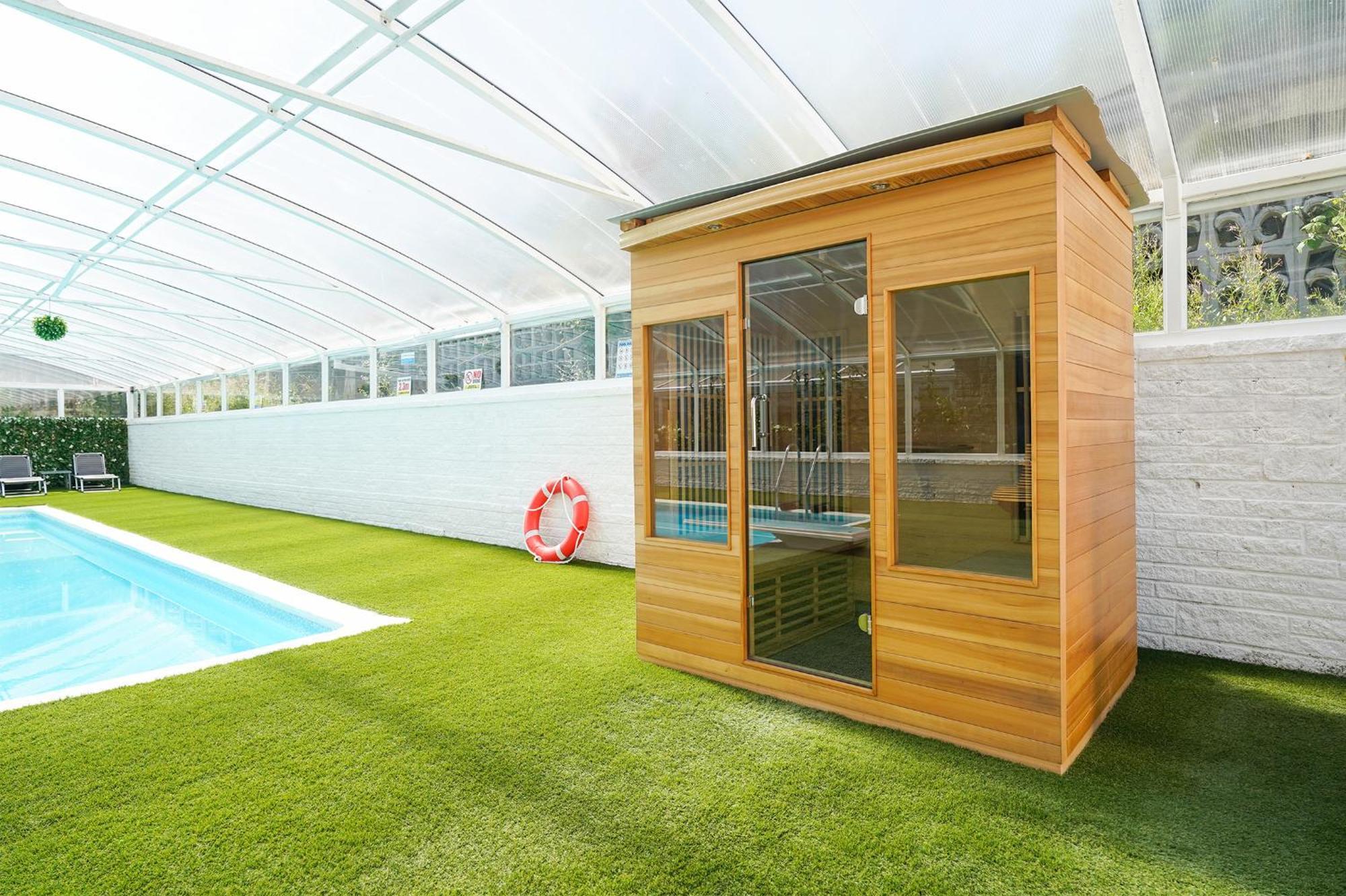 Luxury Party - Pool Hottub Bar Sauna Holiday home Sheffield