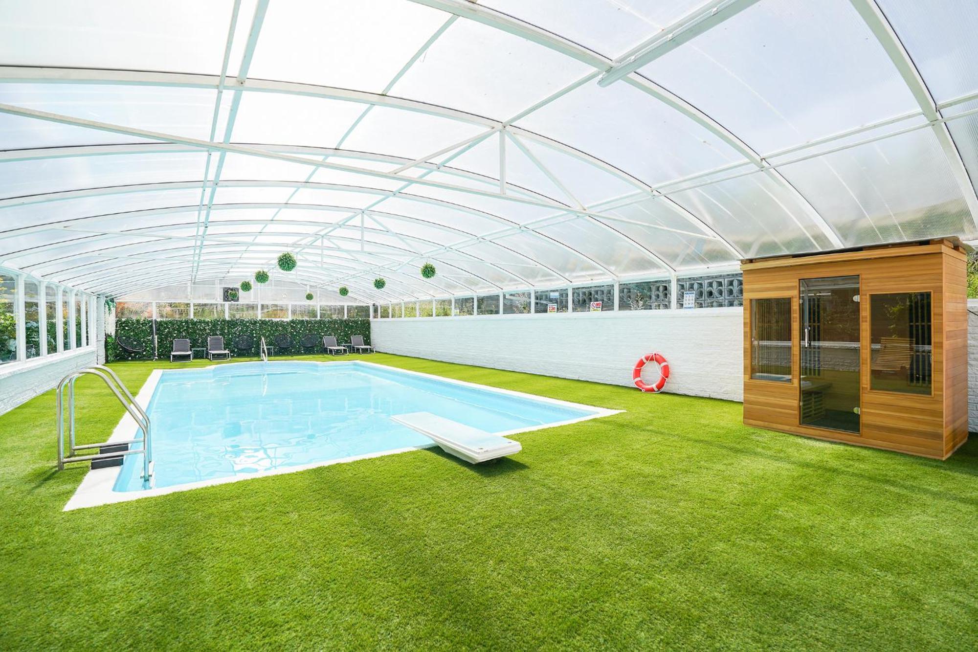 Luxury Party - Pool Hottub Bar Sauna Holiday home Sheffield